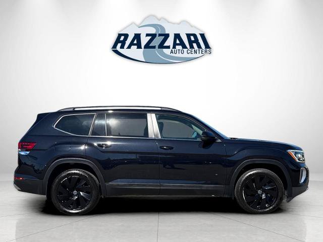 Used 2024 Volkswagen Atlas SE w/ Panoramic Sunroof Package FWD image 2