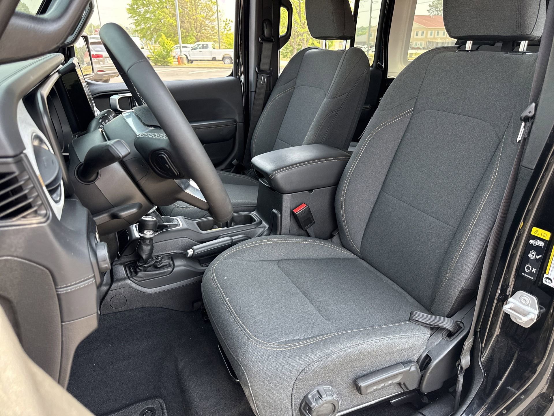 Used 2025 Jeep Wrangler Unlimited Sahara w/ Safety Group AWD/4WD image 17