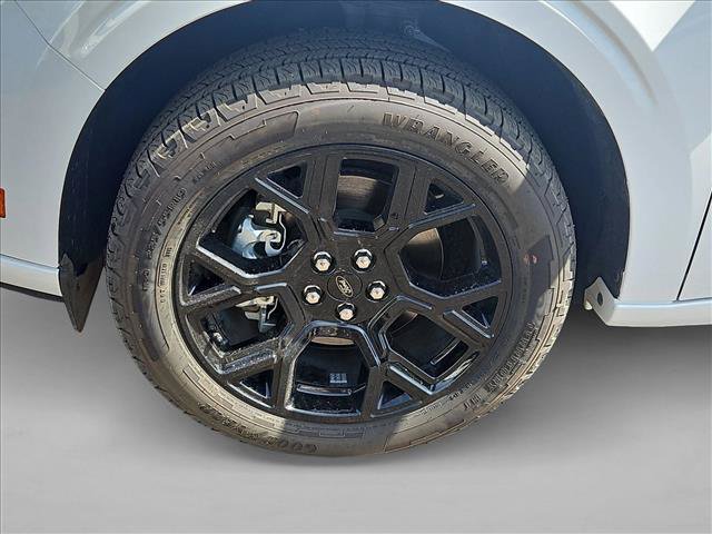 Certified 2025 Ford Maverick Lobo AWD/4WD image 21