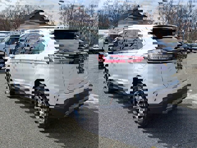 Certified 2022 Ford Edge SEL w/ Convenience Package AWD/4WD image 2
