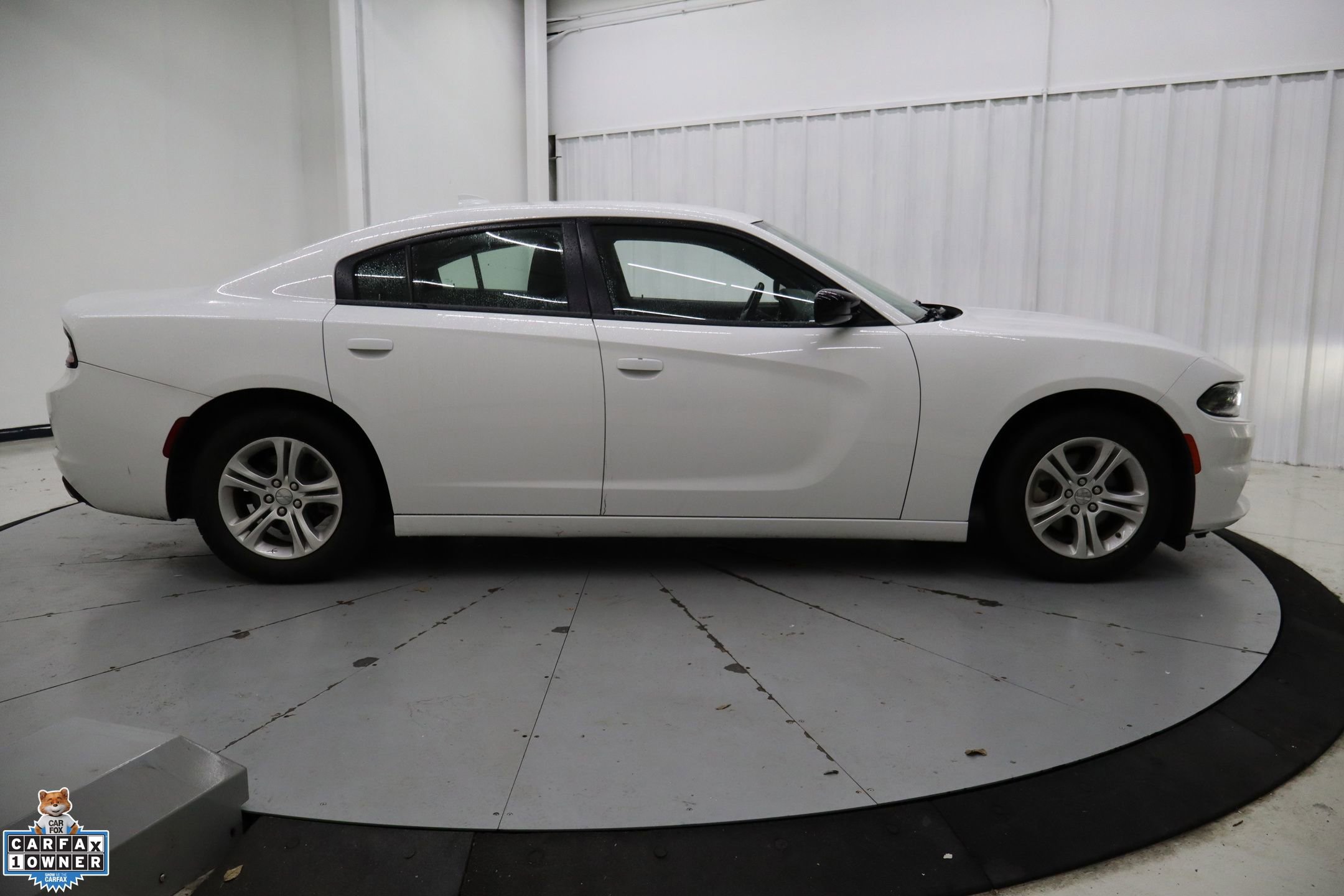 Used 2023 Dodge Charger SXT image 2