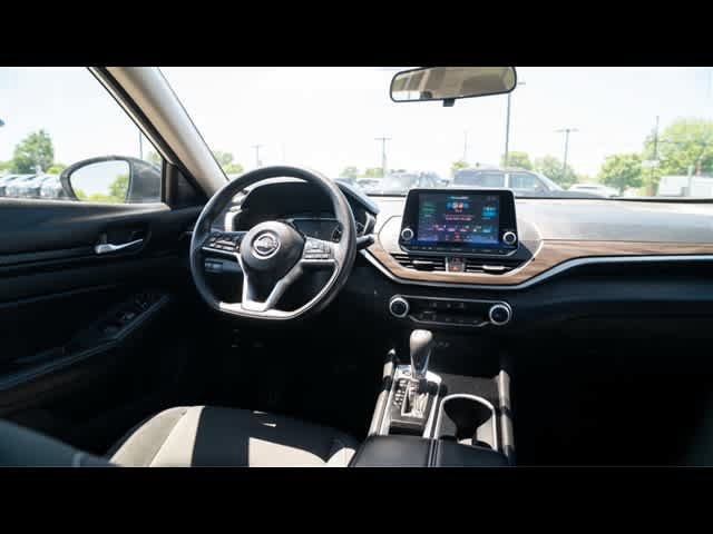Used 2024 Nissan Altima 2.5 SV FWD image 26