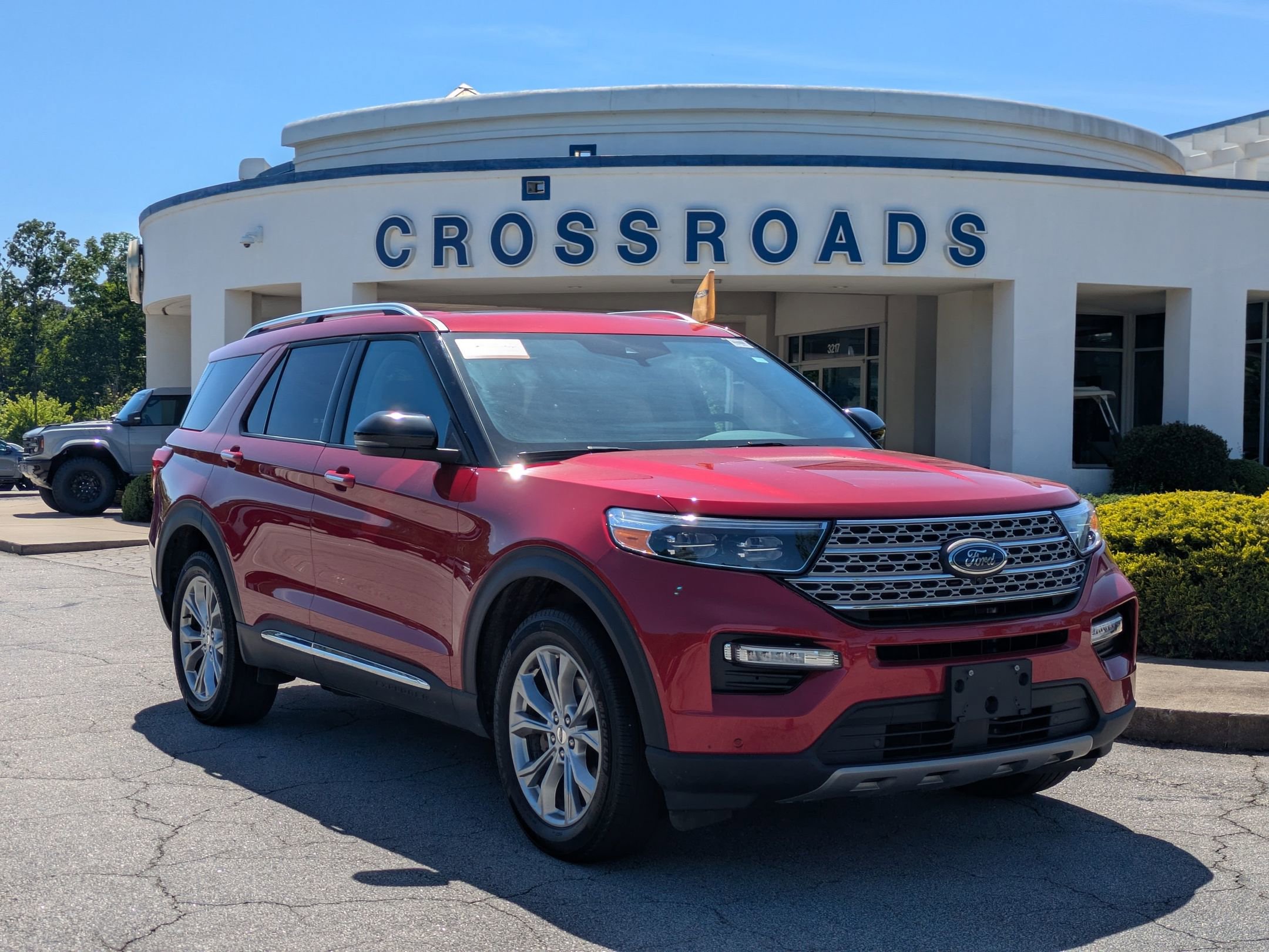 Certified 2024 Ford Explorer Limited w/ Limited Technology Package AWD/4WD image 1