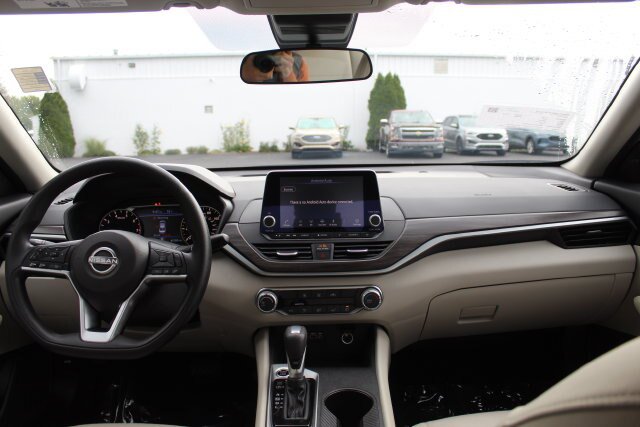 Used 2025 Nissan Altima 2.5 SV FWD image 8