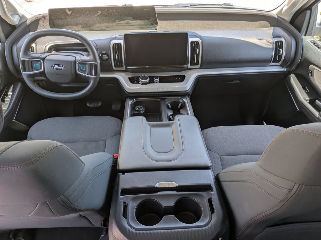 Certified 2025 Ford Expedition Active AWD/4WD image 11