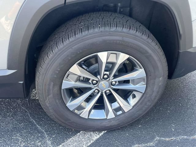 Used 2026 Chevrolet Equinox LT w/ Safety and Technology Package FWD image 11