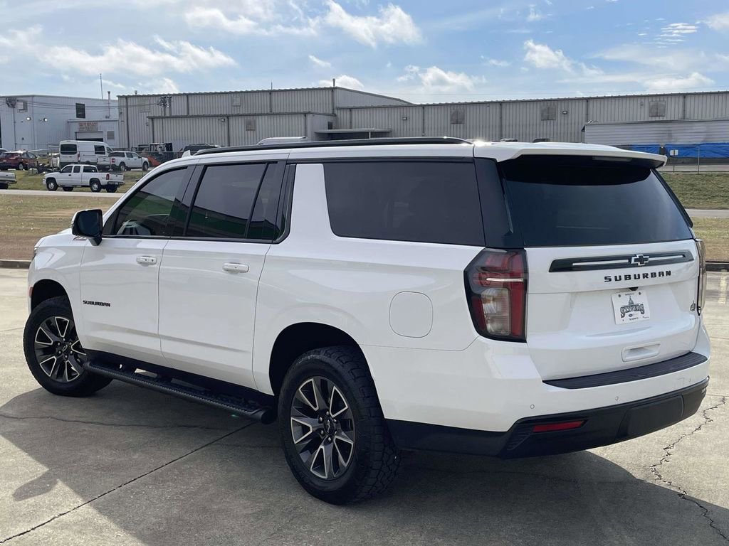 Used 2023 Chevrolet Suburban Z71 w/ Luxury Package image 3