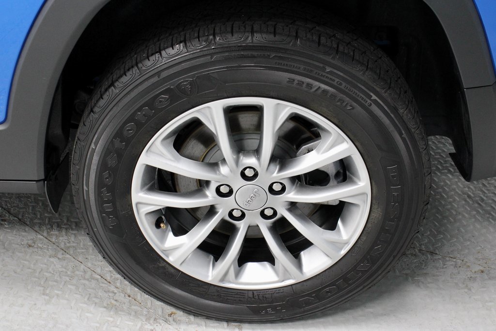 Used 2022 Jeep Cherokee Latitude Lux w/ Mopar Interior Package image 18