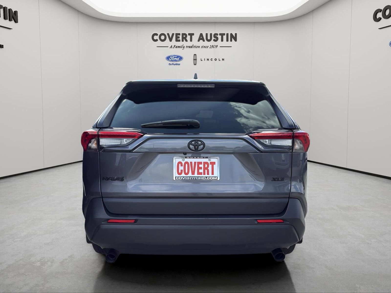 Used 2025 Toyota RAV4 XLE w/ Convenience Package image 4