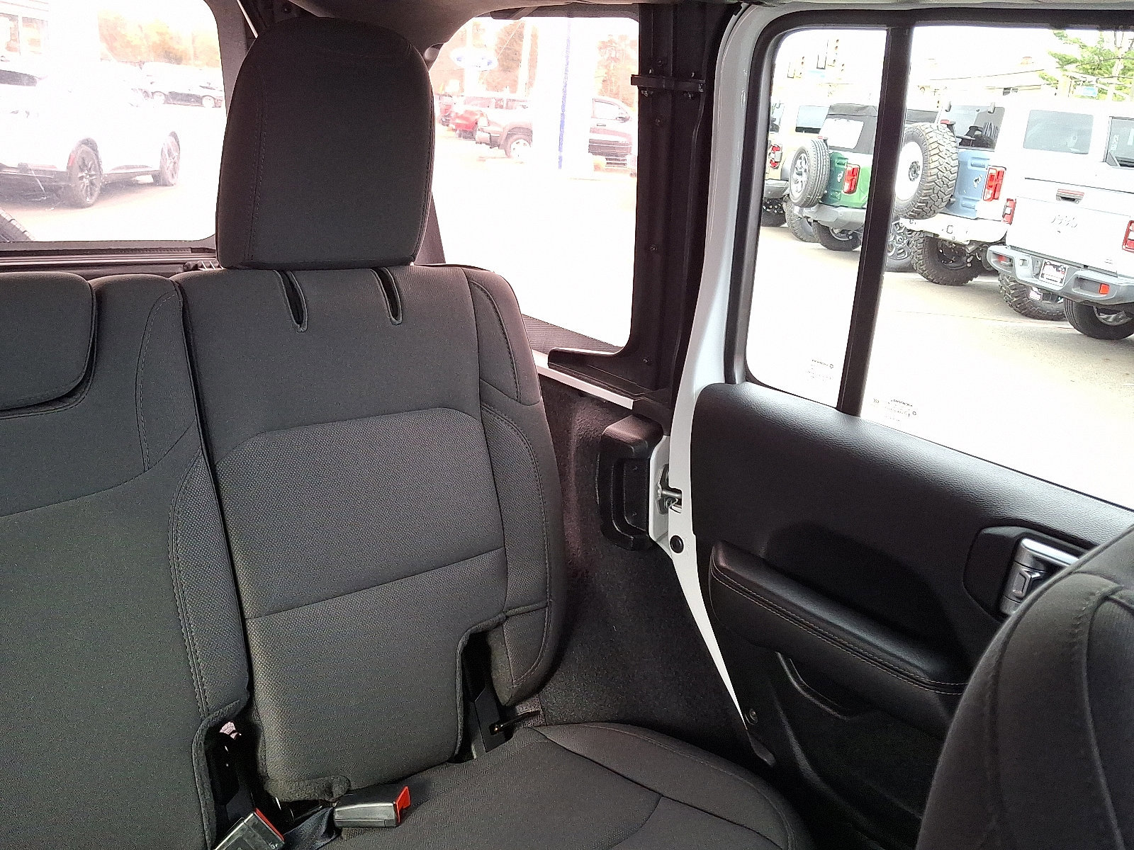 Used 2023 Jeep Wrangler Sahara image 20