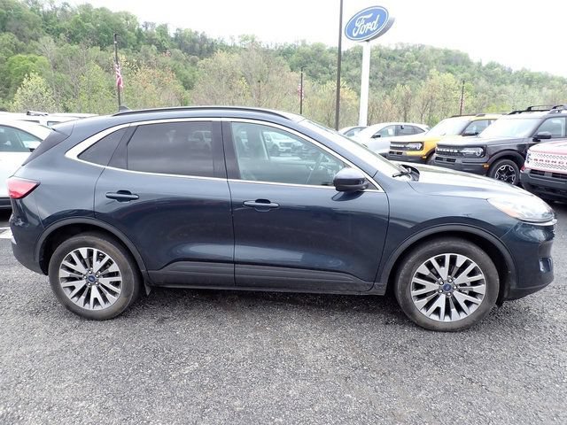 Certified 2022 Ford Escape Titanium AWD/4WD image 7
