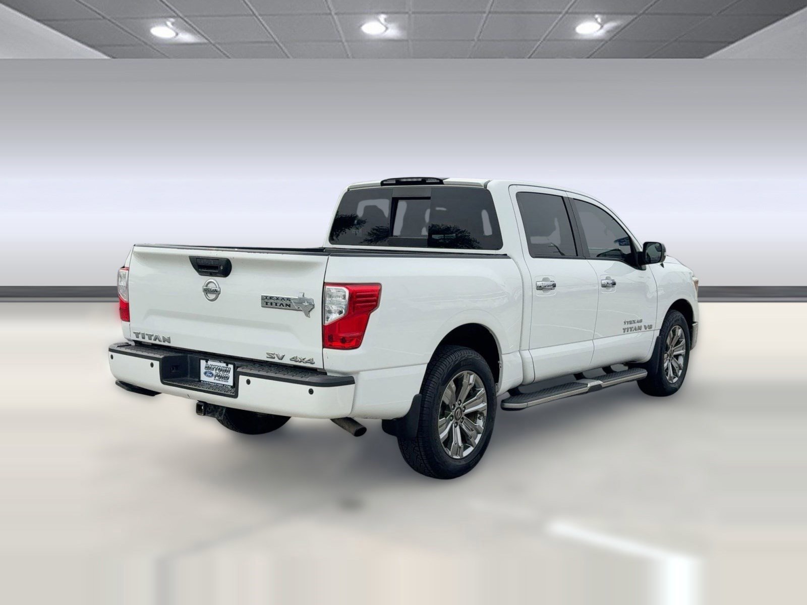 Used 2018 Nissan Titan SV w/ SV Convenience Package image 3