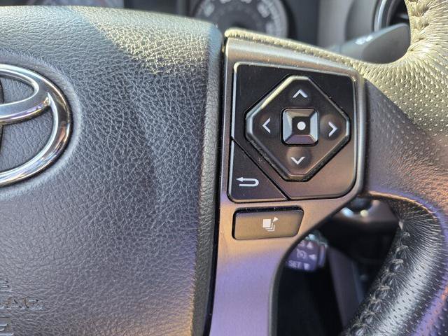 Used 2017 Toyota Tacoma TRD Sport AWD/4WD image 30