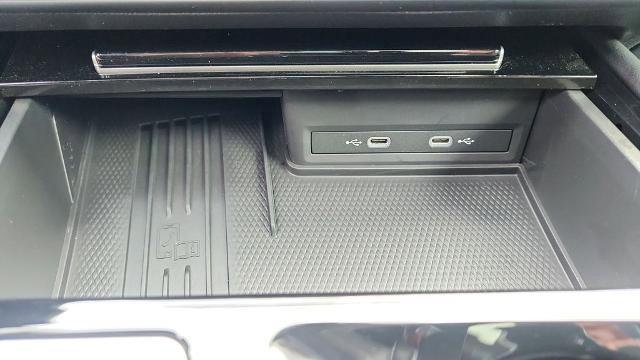 Used 2025 Volkswagen Atlas Peak Edition SE image 16