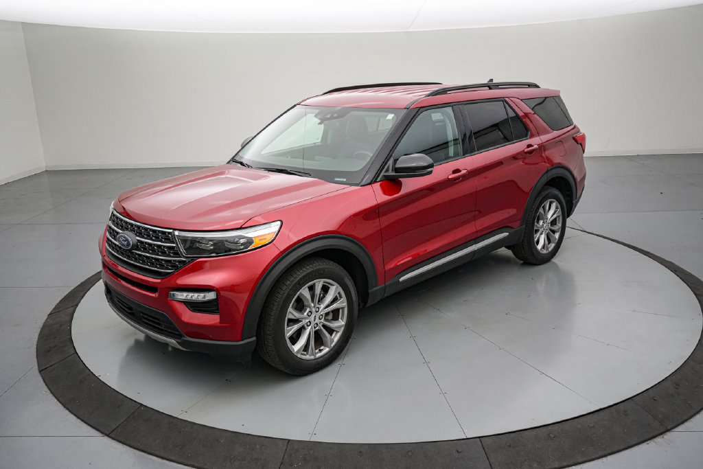 Certified 2024 Ford Explorer XLT w/ Equipment Group 202A AWD/4WD image 8