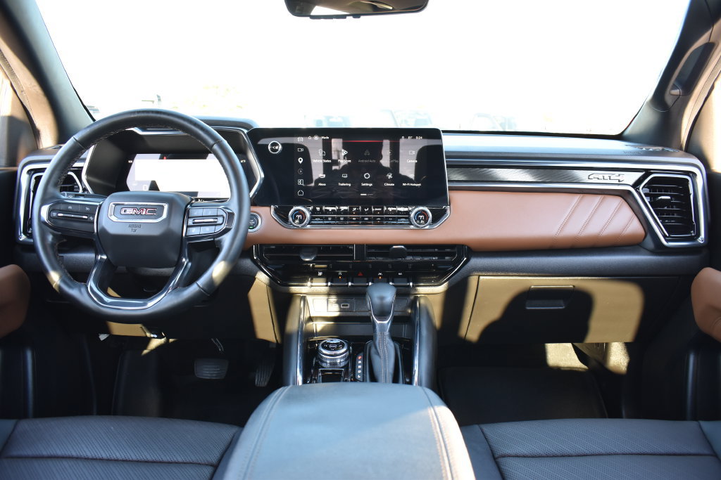 Used 2025 GMC Canyon AT4 w/ Technology Plus Package AWD/4WD image 15