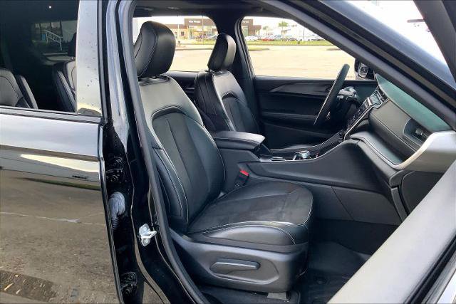 Used 2025 Jeep Grand Cherokee L Altitude AWD/4WD image 9