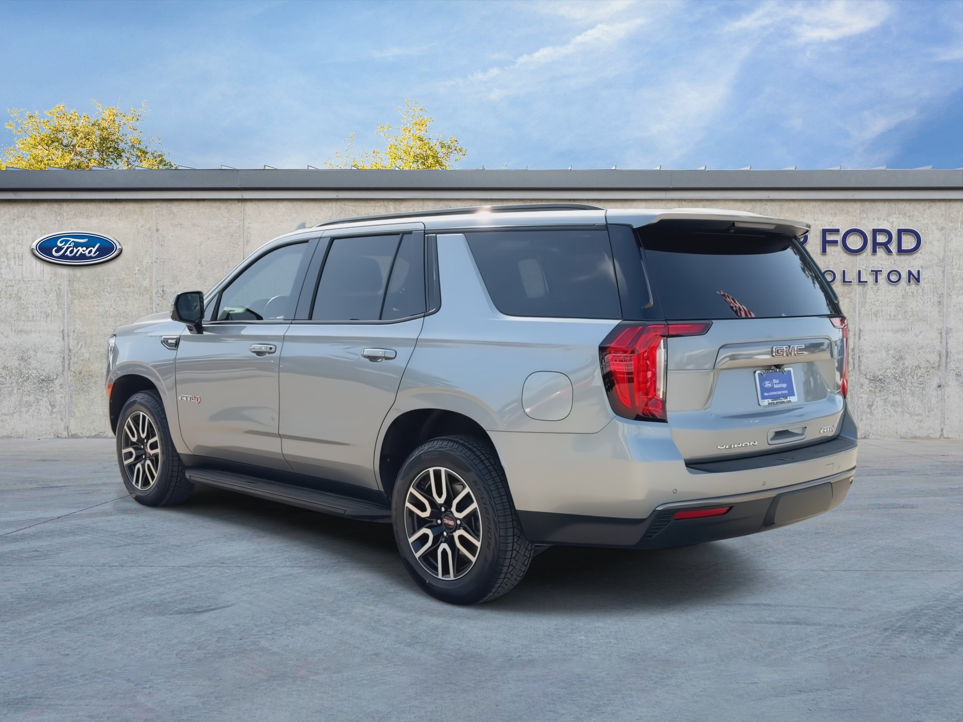 Used 2024 GMC Yukon AT4 w/ Technology Package AWD/4WD image 6