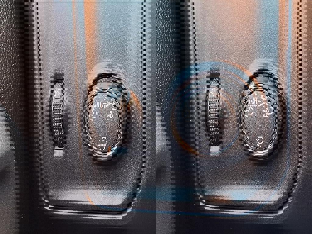 Used 2018 GMC Sierra 1500 4x4 Regular Cab w/ Sierra Convenience Package image 23