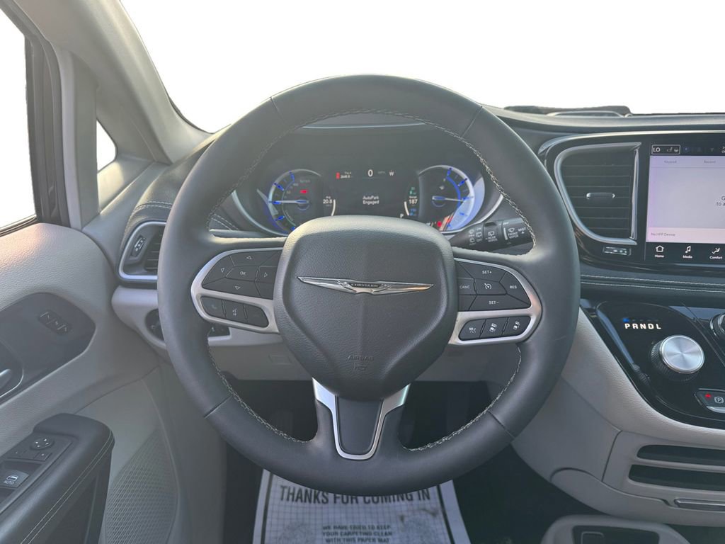 Used 2024 Chrysler Pacifica Limited FWD image 14