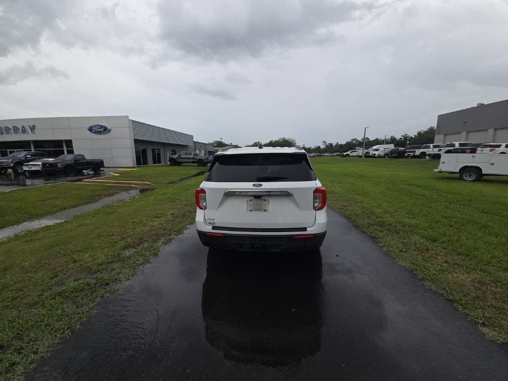 Certified 2021 Ford Explorer XLT w/ Class III Trailer Tow Package RWD image 4