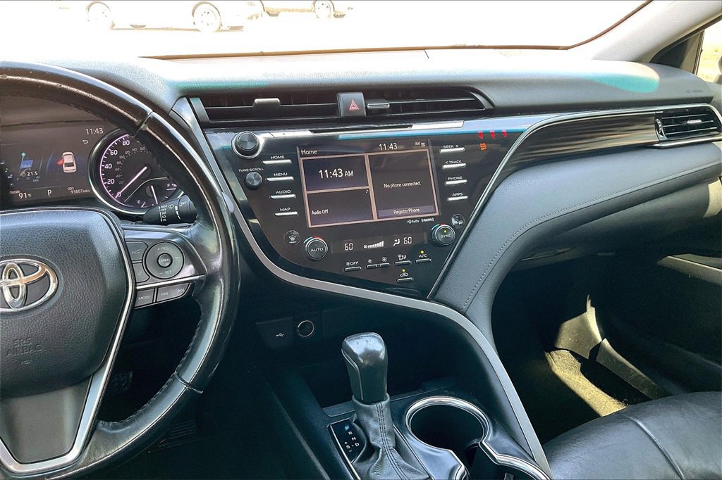 Used 2020 Toyota Camry XLE image 9