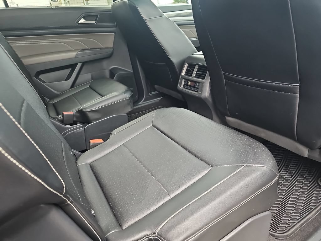 Used 2022 Volkswagen Atlas SEL R-Line AWD/4WD image 11