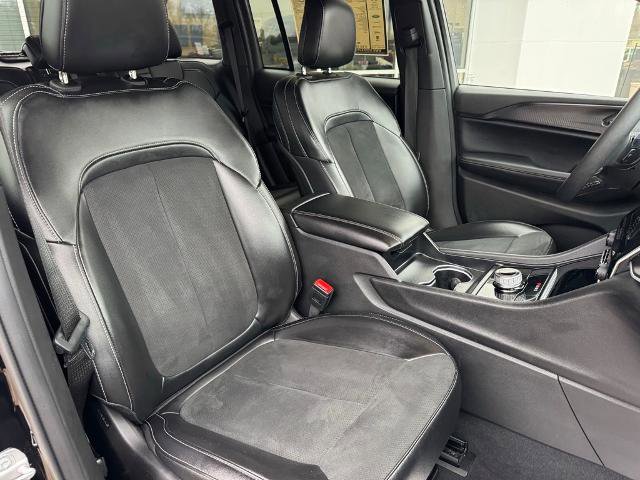 Used 2024 Jeep Grand Cherokee Altitude image 11