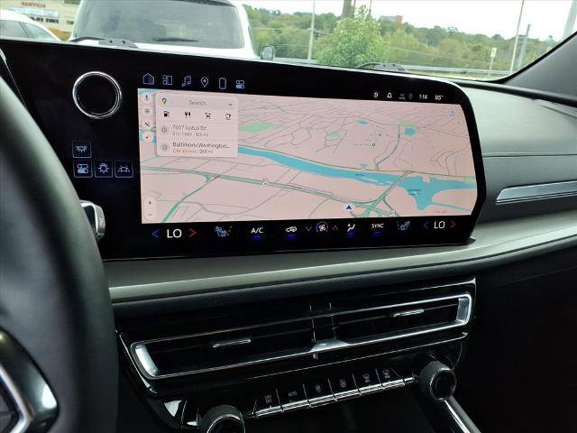 Used 2025 Chevrolet Traverse LT image 14