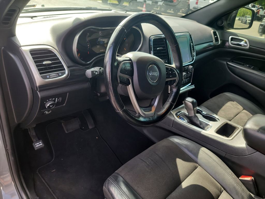Used 2020 Jeep Grand Cherokee Altitude image 16