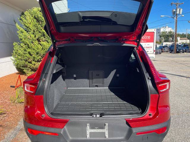 Used 2021 Volvo XC40 T5 R-Design w/ Climate Package AWD/4WD image 10