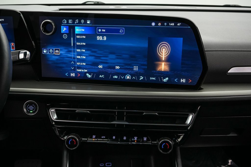 Used 2025 Chevrolet Traverse LT image 15