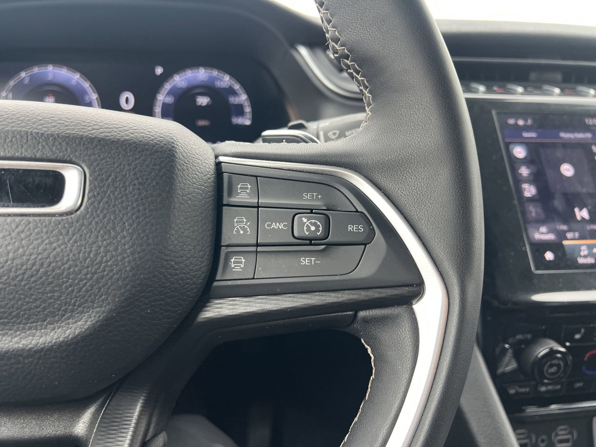 Used 2024 Jeep Grand Cherokee L Altitude image 16