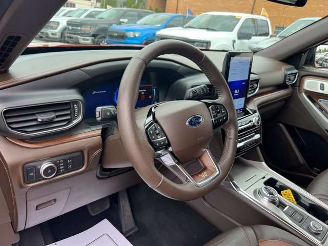 Certified 2022 Ford Explorer King Ranch w/ Premium Technology Package AWD/4WD image 7
