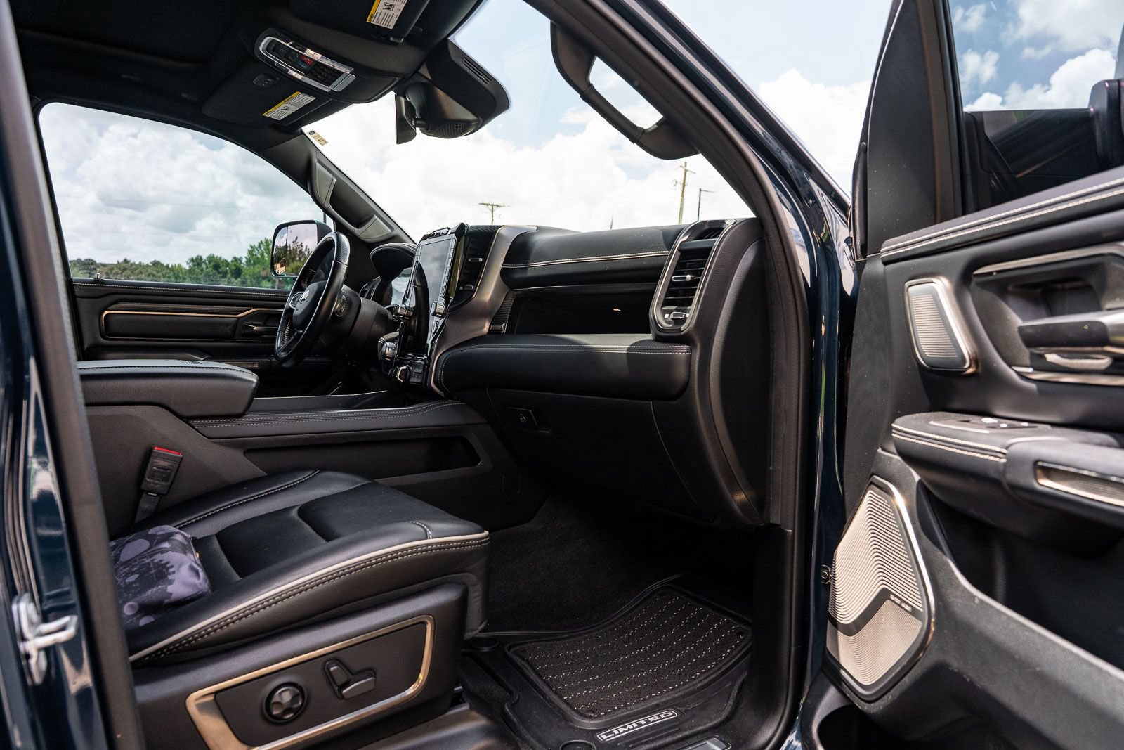 Used 2021 RAM 1500 Limited w/ Night Edition AWD/4WD image 10