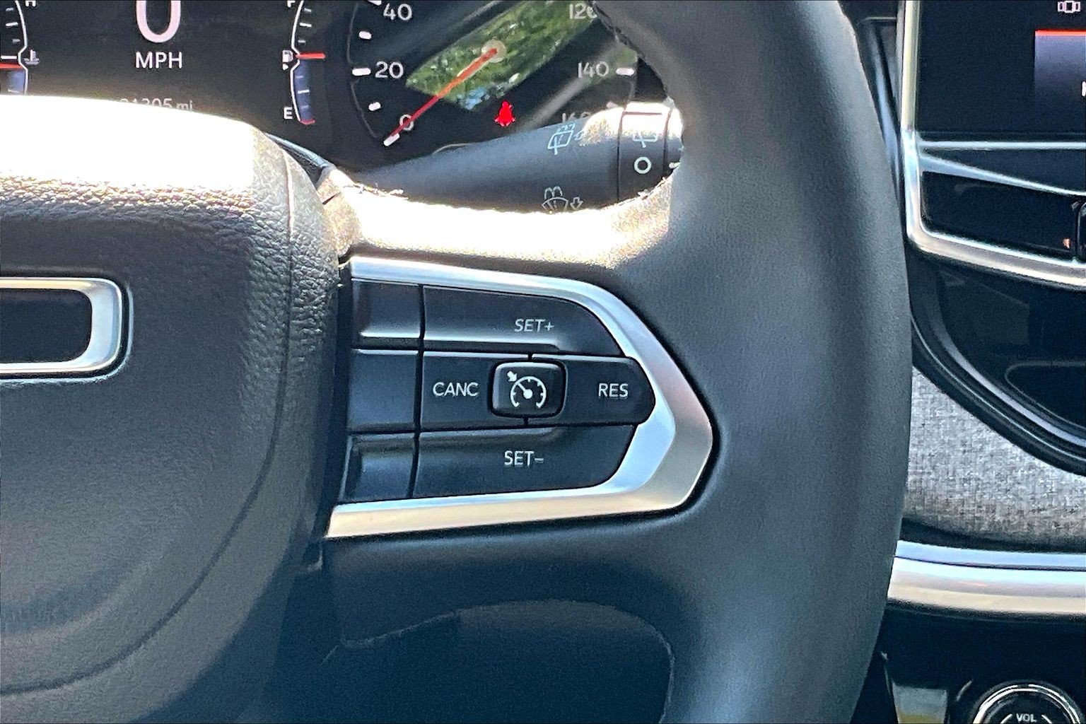 Used 2023 Jeep Compass Latitude AWD/4WD image 21