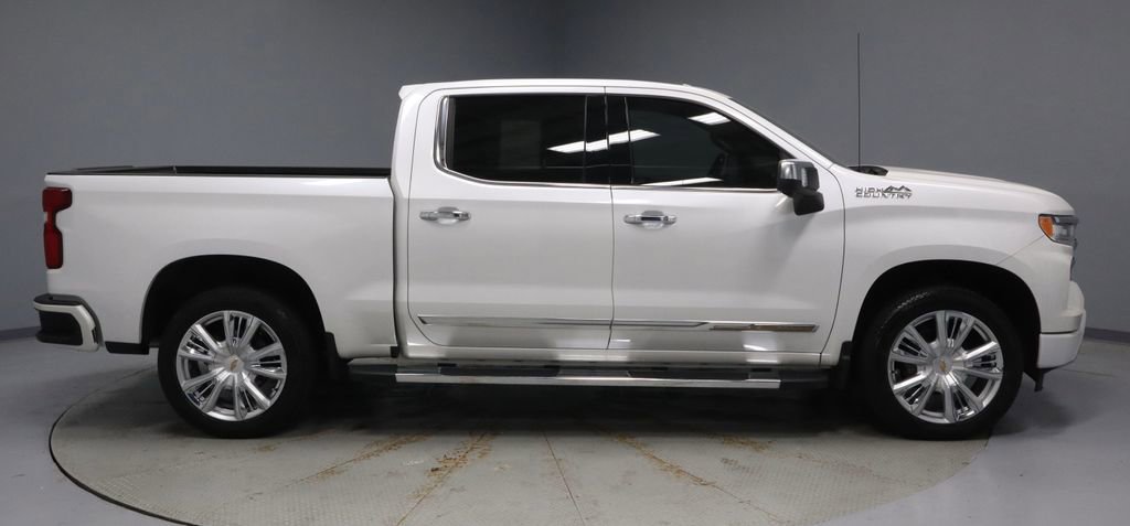 Used 2022 Chevrolet Silverado 1500 High Country w/ High Country Premium Package AWD/4WD image 6