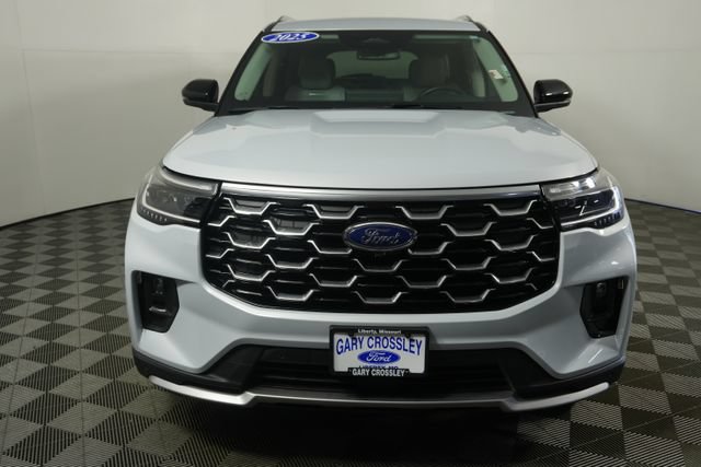 Certified 2025 Ford Explorer Platinum w/ Ultimate Package AWD/4WD image 8
