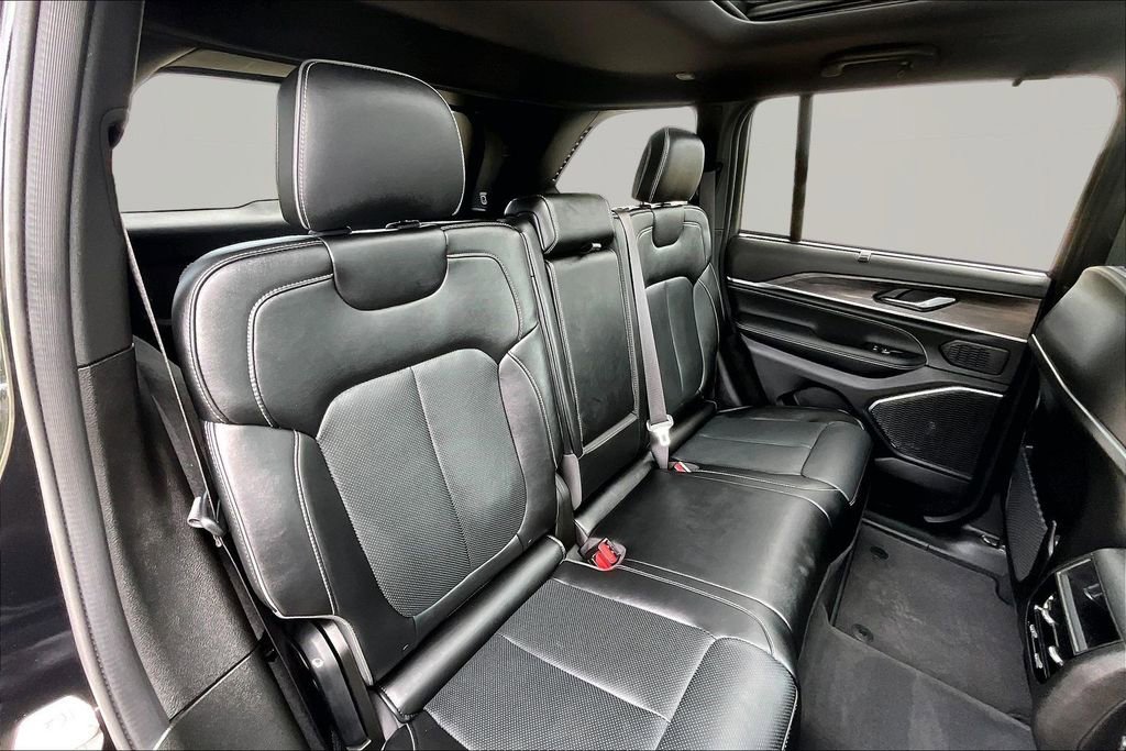 Used 2024 Jeep Grand Cherokee Overland w/ Adv Protech Group III AWD/4WD image 27