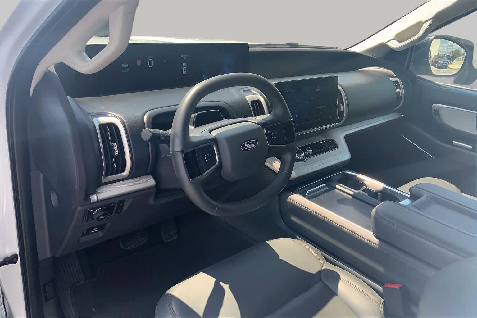 Certified 2025 Ford Expedition Active AWD/4WD image 18