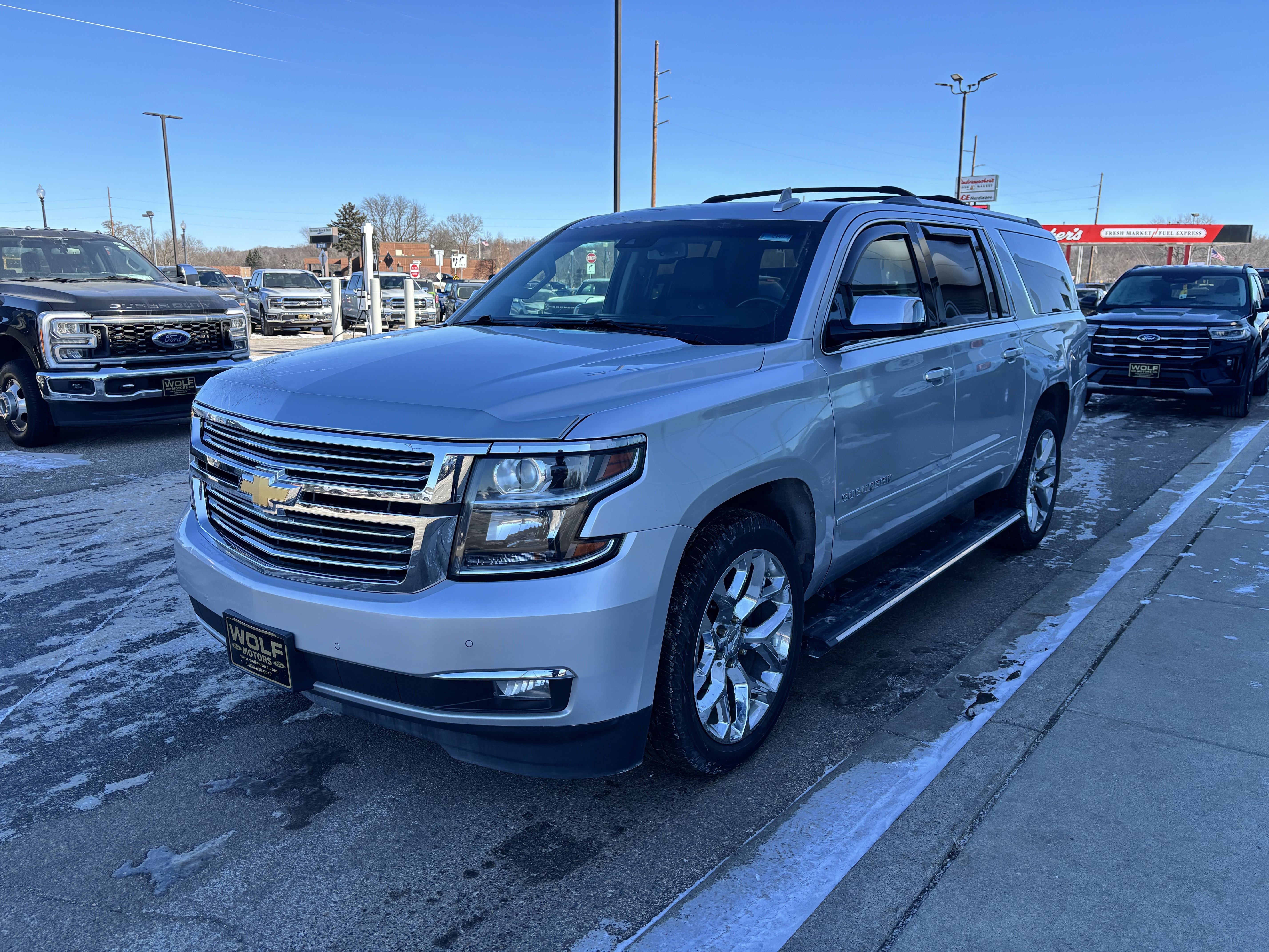 Used 2019 Chevrolet Suburban Premier image 3