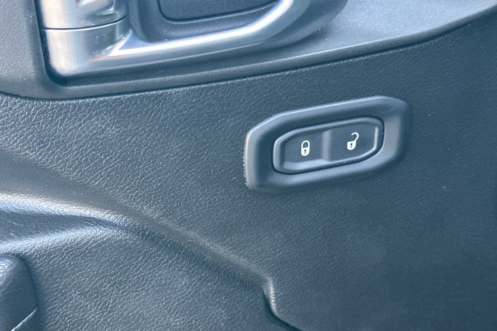 Used 2025 Jeep Wrangler Unlimited Sport AWD/4WD image 14