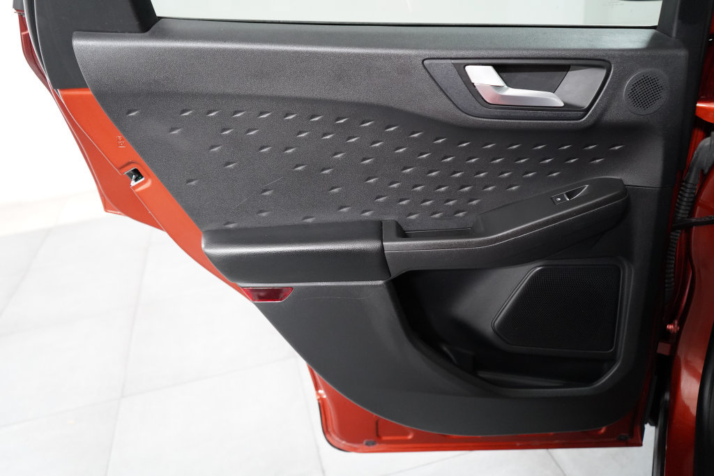 Certified 2020 Ford Escape Titanium AWD/4WD image 31