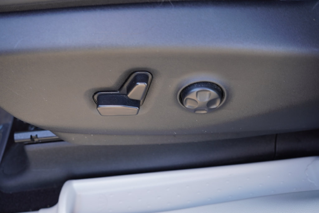 Used 2024 Chrysler Pacifica Limited FWD image 27