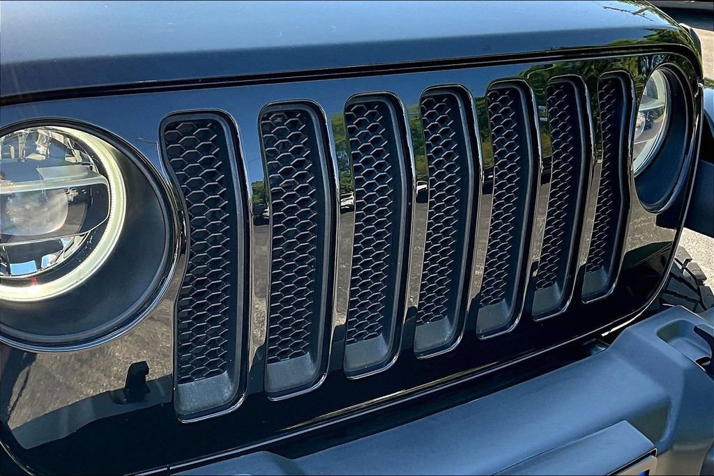 Used 2019 Jeep Wrangler Unlimited Sahara AWD/4WD image 36