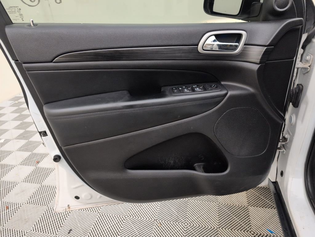 Used 2021 Jeep Grand Cherokee Laredo image 38