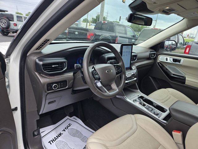 Certified 2023 Ford Explorer Platinum w/ Technology Package AWD/4WD image 2