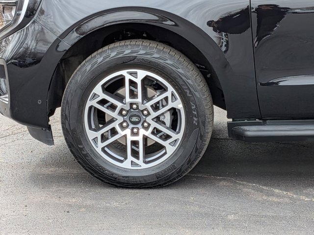 Certified 2025 Ford Expedition Max Active AWD/4WD image 9
