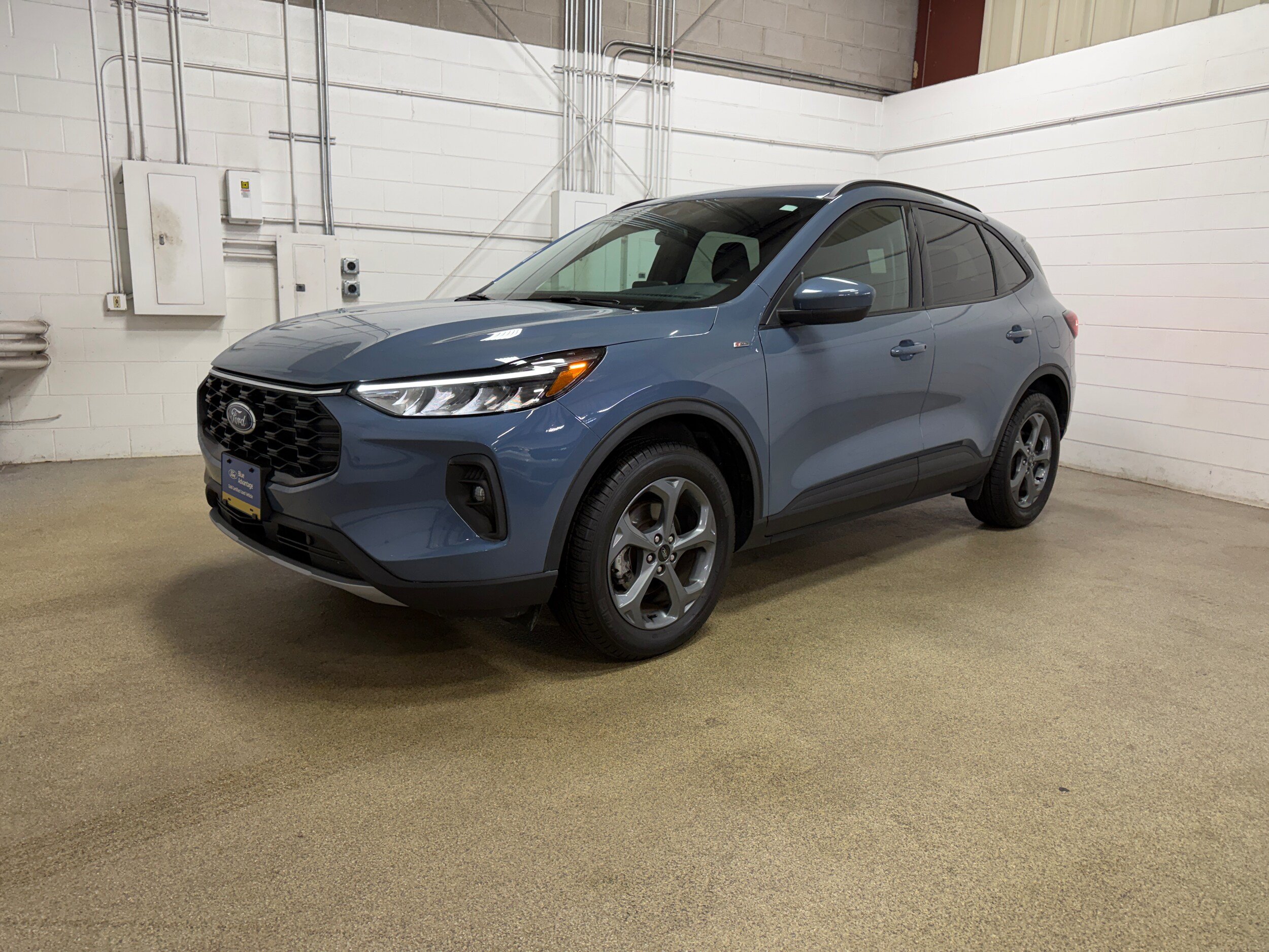 Certified 2025 Ford Escape ST-Line Select AWD/4WD image 2