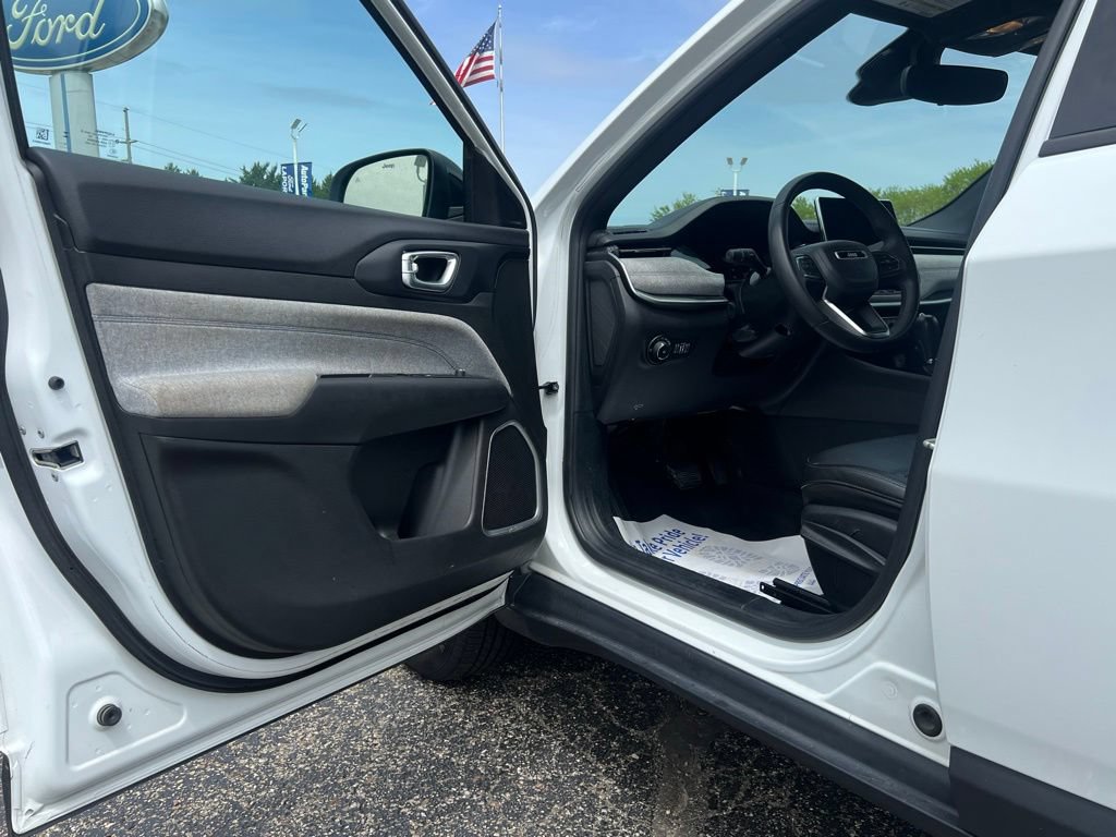 Used 2024 Jeep Compass Latitude AWD/4WD image 18